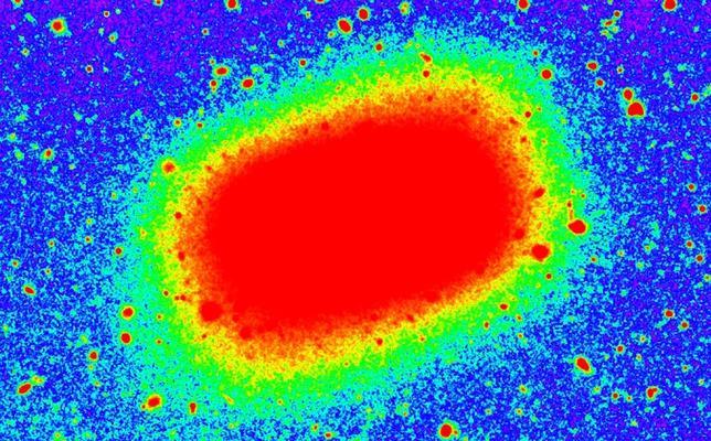 Astrónomos descubren una rara galaxia rectangular