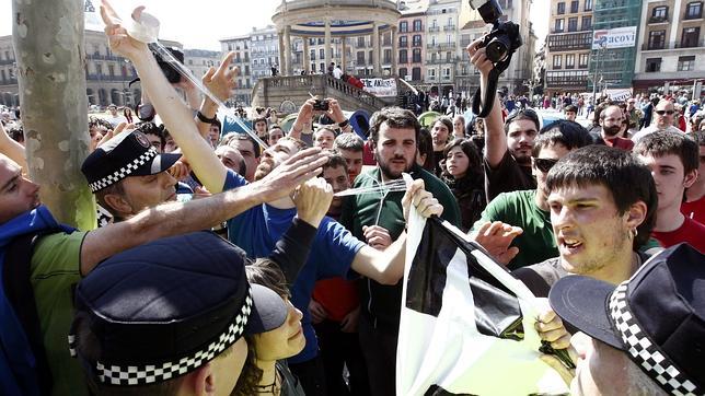 La Policía desaloja sin incidentes a los abertzales acampados en Pamplona