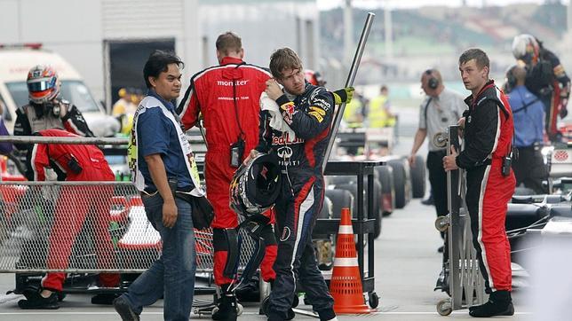 Vettel insulta, Karthikeyan responde