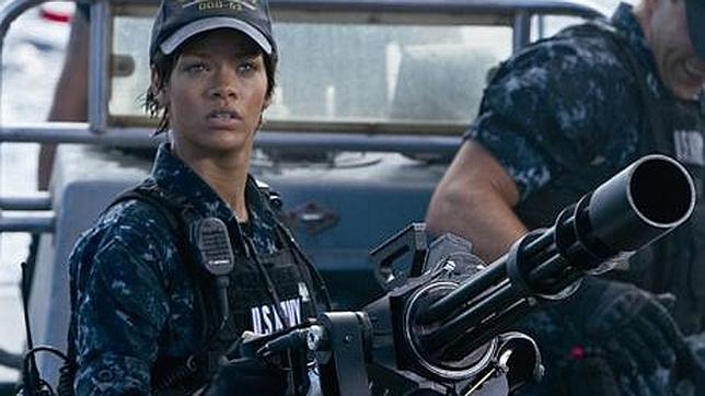 Rihanna es una obsesa de los ovnis