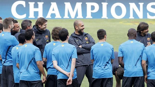 Xavi participa en el último entrenamiento antes del partido frente al Milán