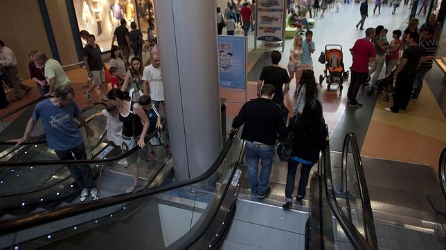 La afluencia a los centros comerciales cae un 5,1% en lo que va de año