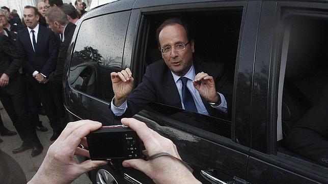 Hollande anuncia una reforma fiscal y bancaria este mismo verano si es elegido