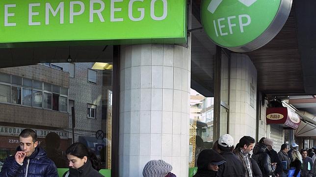 La crisis no da tregua en Portugal un año después del rescate