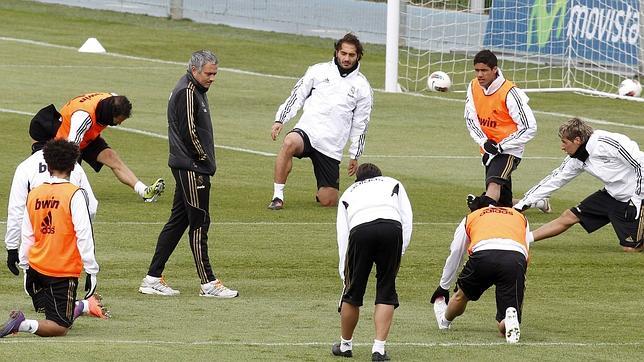 El Madrid olvida el último «pinchazo» poniendo la cabeza en el Atlético