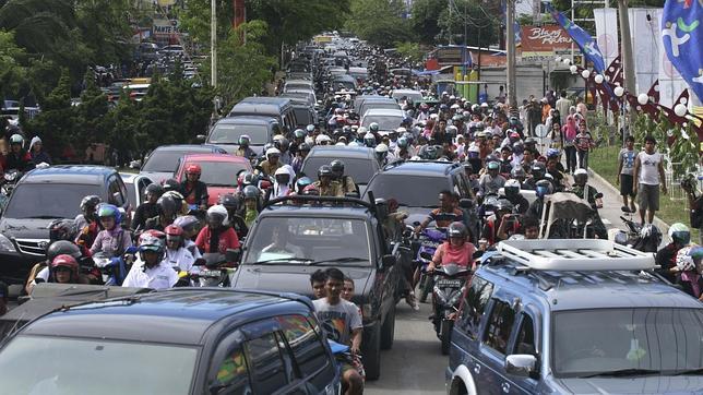Una serie de fuertes terremotos devuelven al sureste asiático las escenas de pánico de 2004