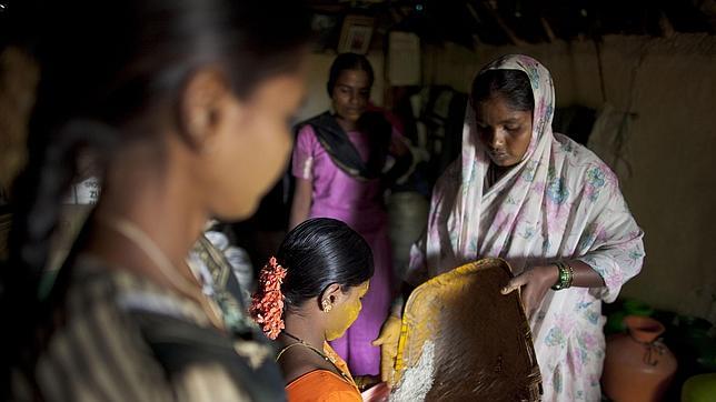 Fundación Vicente Ferrer muestra el rostro de la mujer rural en la India
