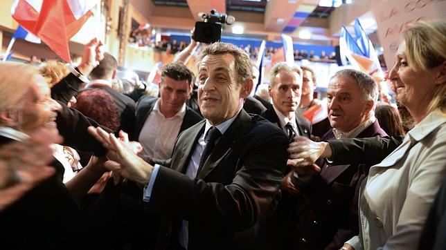 Los abstencionistas y la extrema derecha darán la victoria al presidente de Francia