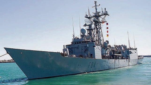 La fragata «Reina Sofía» recupera un barco secuestrado por 16 piratas