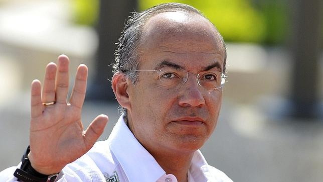 Felipe Calderón lamenta la expropiación de YPF y pide a Argentina rectificar