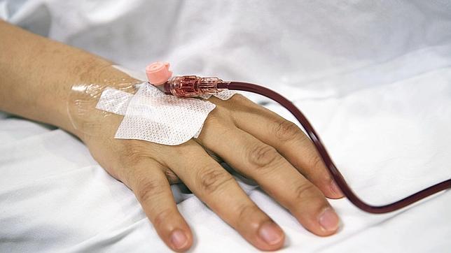 Grifols propone pagar las donaciones de sangre como complemento al sueldo de los parados