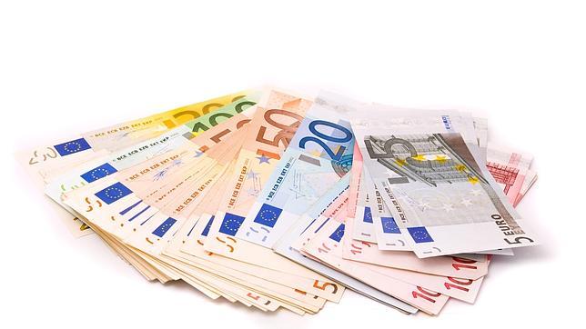 Bruselas propone subir el IVA y reducir las cotizaciones sociales que pagan los empresarios