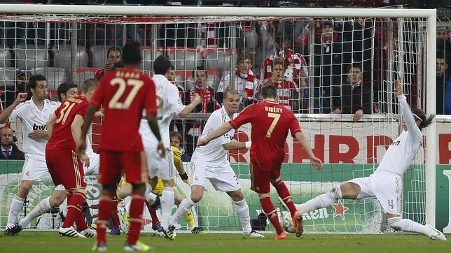 Stielike: «Otro árbitro hubiera dado fuera de juego en el primer gol»