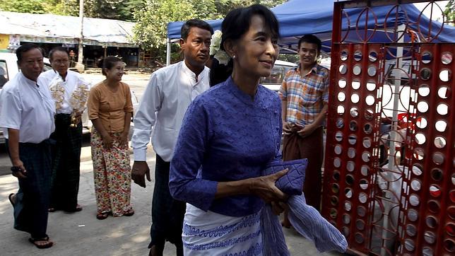 Suu Kyi saldrá de Birmania por primera vez en 24 años