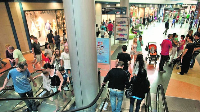 La crisis deja vacíos el 15% de los locales en los centros comerciales