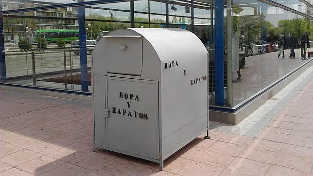 El timo del falso buzón de recogida de ropa