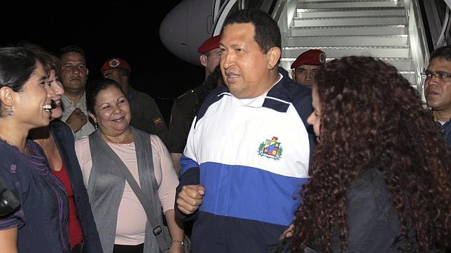 Chávez regresa a Venezuela casi en secreto tras un nuevo ciclo de radioterapia en Cuba