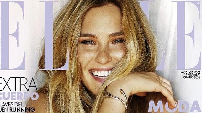 La modelo Bar Refaeli posa semidesnuda en la revista «Elle»