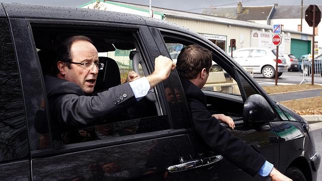 Hollande defiende el tope de inmigrantes y el veto al velo para no perder a la extrema derecha