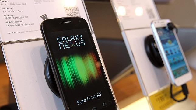 Samsung y Apple asfixian a los operadores tradicionales de telefonía móvil