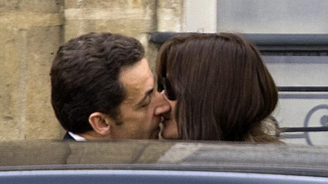 Sarkozy y Hollande, dos seductores para el mismo palacio libertino