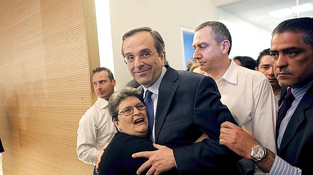 Los griegos castigan a conservadores y socialistas