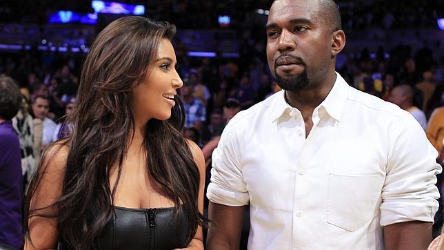 Kim Kardashian y Jessica Biel: dos looks antagónicos para ir a ver el baloncesto