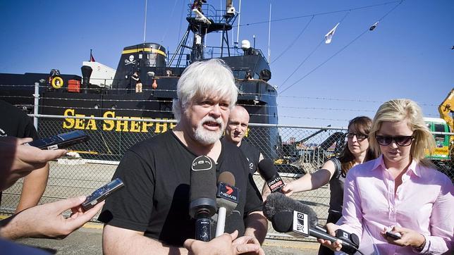 Detienen al fundador de la organización ecologista Sea Shepherd