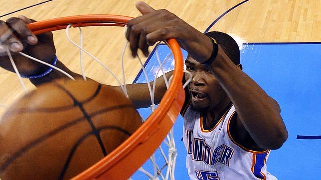 Westbrook y Durant pisotean a los Lakers