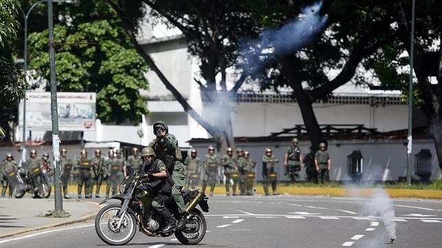 Chavez no comenta ni el motín de la cárcel de La Planta
