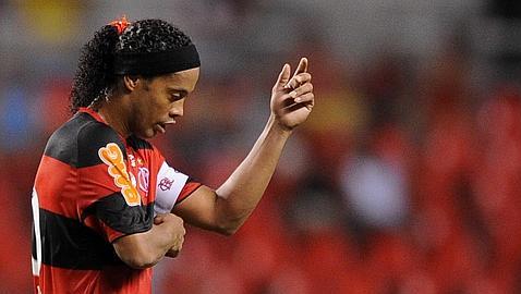 Ronaldinho aparece borracho en el entrenamiento del Flamengo