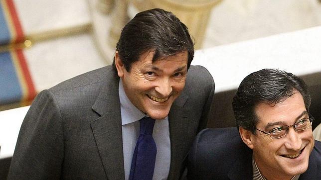 El socialista Javier Fernández, único candidato en la sesión de investidura en Asturias