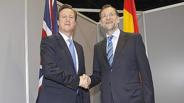 Cameron y Rajoy coinciden en primar la estabilidad financiera