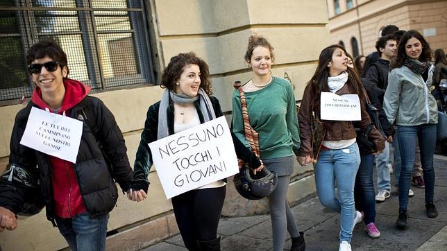 Monti llama a combatir la mafia en el aniversario de muerte del juez Falcone