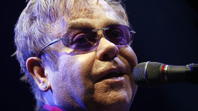 Elton John Hospitalizado Por Una Seria Infección Respiratoria 6965