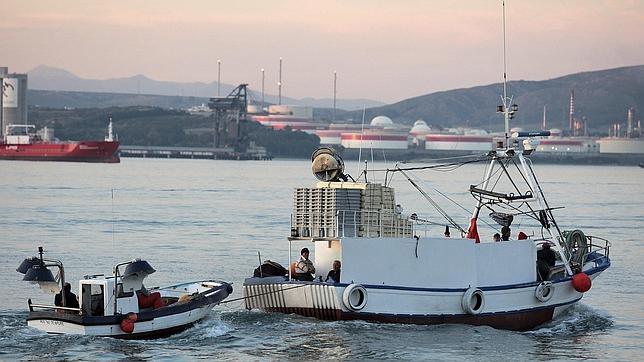 El PSOE de La Línea sugiere que el PP está detrás del conflicto de los pescadores en Gibraltar