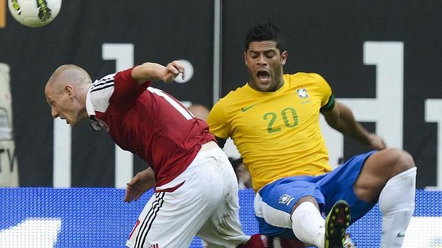 Brasil encuentra un «nueve» en Hulk