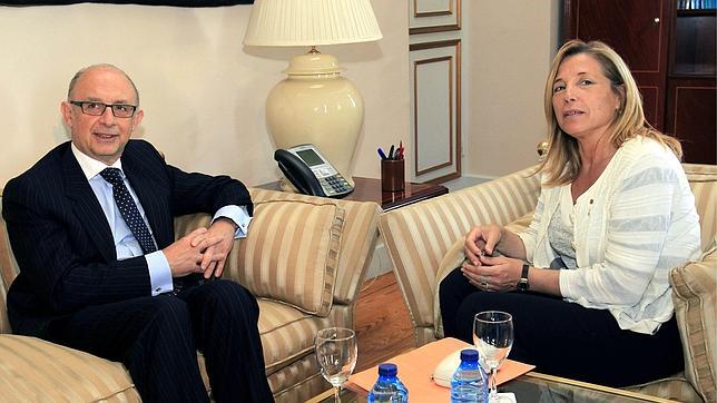 Montoro se compromete con Cataluña a lanzar los hispanobonos «en los próximos días»