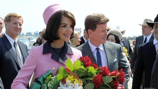 Katie Holmes llega con «Los Keneddy» por primera vez en abierto en España