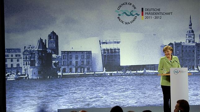 Merkel pide confianza en las reformas españolas y en la estabilización bancaria europea