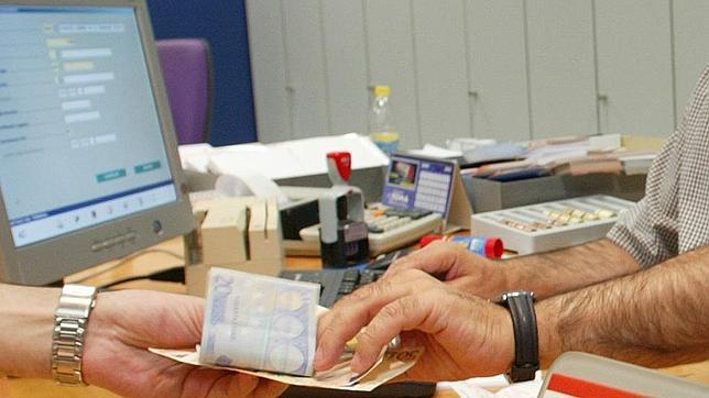 La banca aún tiene pendiente un recorte de 8.000 oficinas y 35.000 empleados