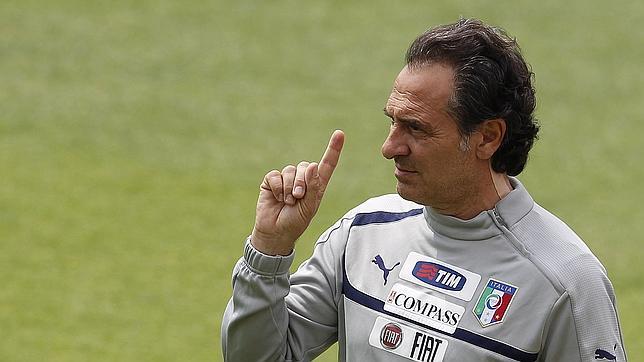 Prandelli amenaza con la retirada de Italia: «Si hace falta, no vamos a la Eurocopa»