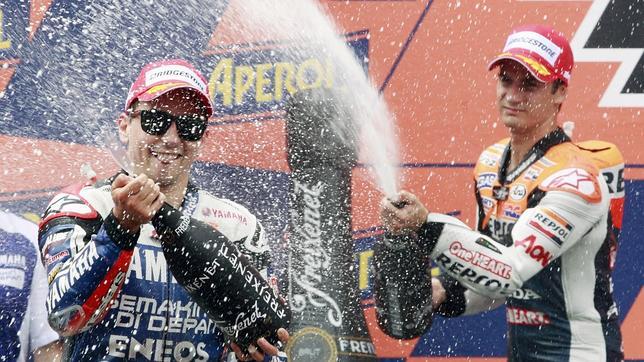 Silbidos al himno en las victorias de Lorenzo y Viñales