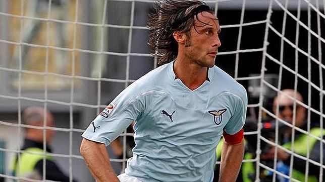 Mauri, capitán del Lazio, en libertad bajo arresto domiciliario