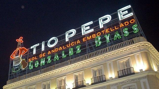 Las redes sociales consiguen miles de peticiones a favor del luminoso de Tío Pepe