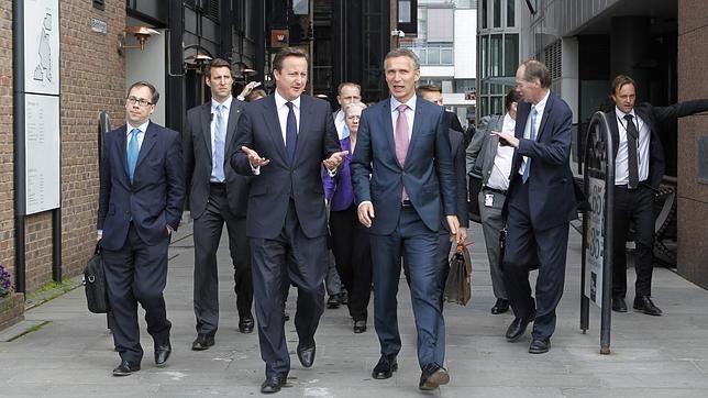 Alemania «no puede sola» con la solución a la crisis, según Cameron