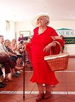 Desfile de modelos de la tercera edad