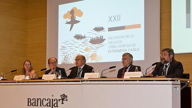 Los abogados piden que se unifique la doctrina en materia de Extranjería