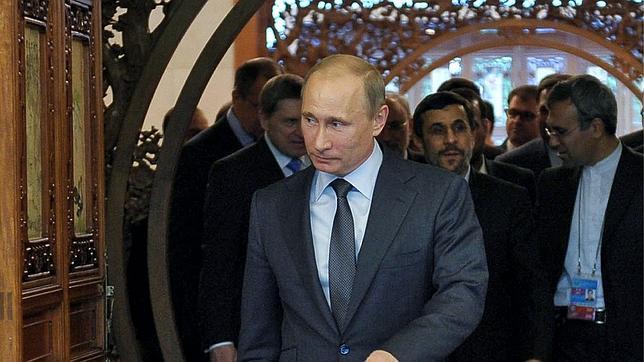 Putin firma la ley que eleva las multas por infringir el orden en las acciones de protesta