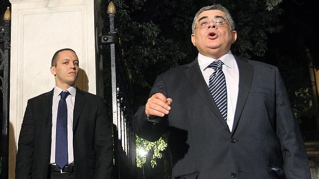 Grecia sienta en el banquillo a ocho miembros del partido neonazi Amanecer Dorado